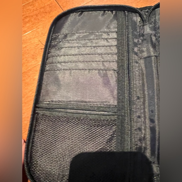 Black passport holder - Picture 10 of 11